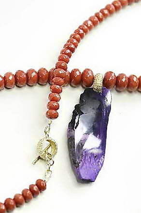 facettierte Korallenboutons, lila Suggilith