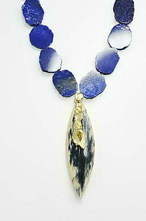 Mammut Elfenbein, Lapislazuli