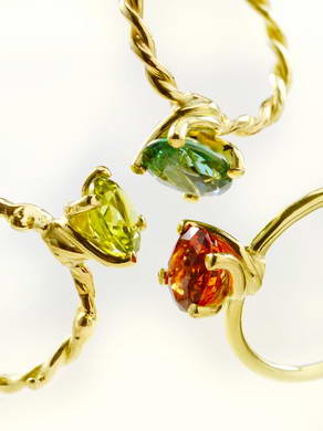 Ringe mit Turmalin, Peridot, Hessonit, Gold